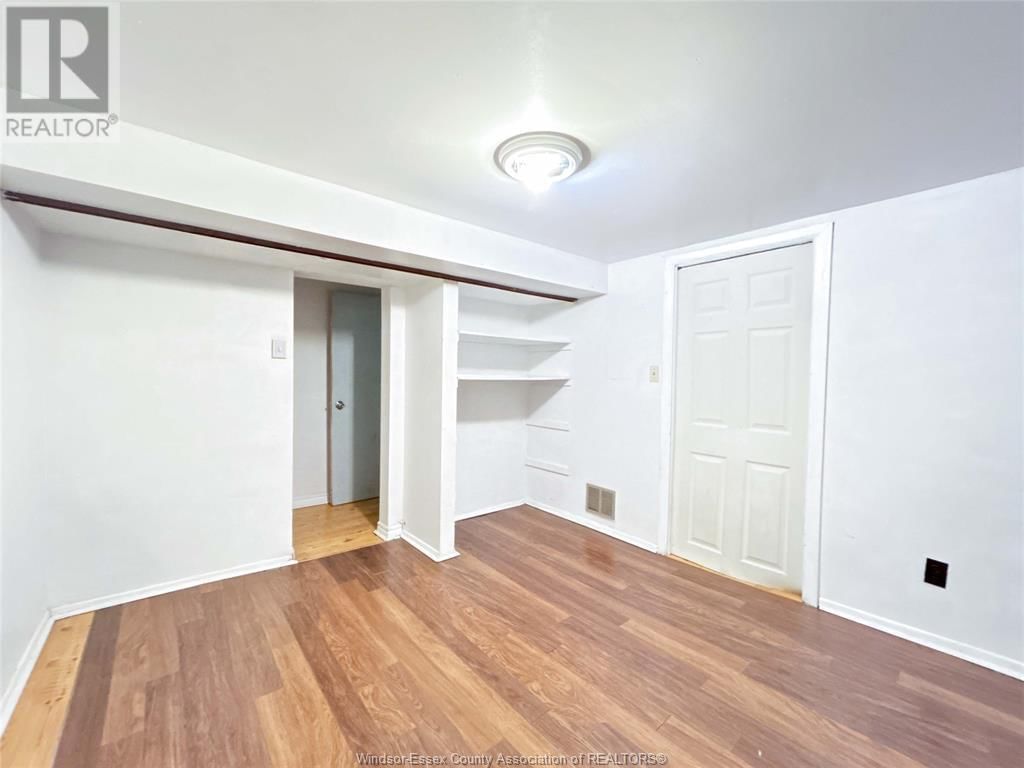 3168 WYANDOTTE STREET WEST Image 22
