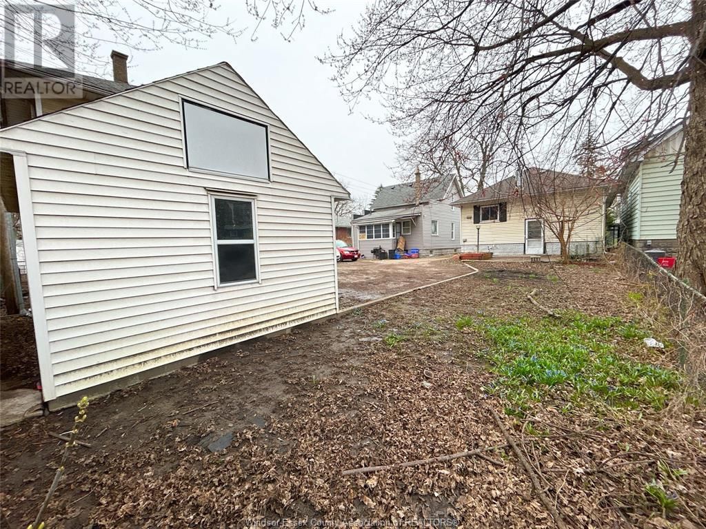 3168 WYANDOTTE STREET WEST Image 26