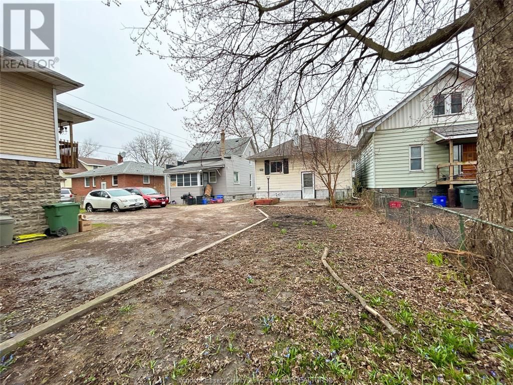 3168 WYANDOTTE STREET WEST Image 27