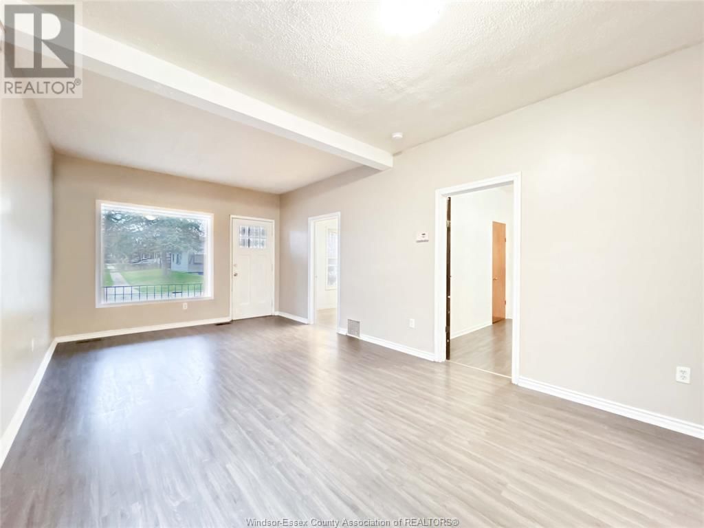 3168 WYANDOTTE STREET WEST Image 5
