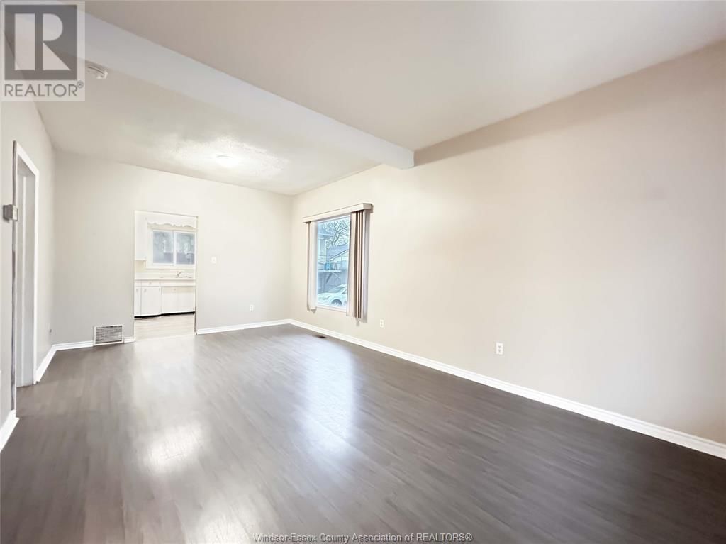 3168 WYANDOTTE STREET WEST Image 7