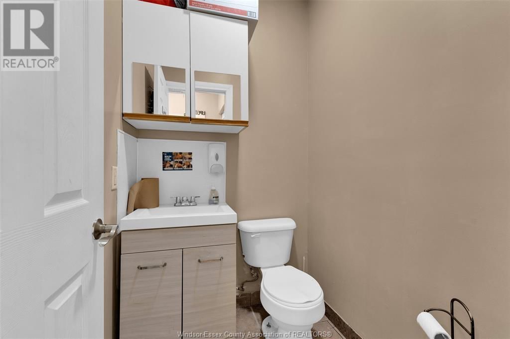 425 TECUMSEH ROAD WEST Image 16