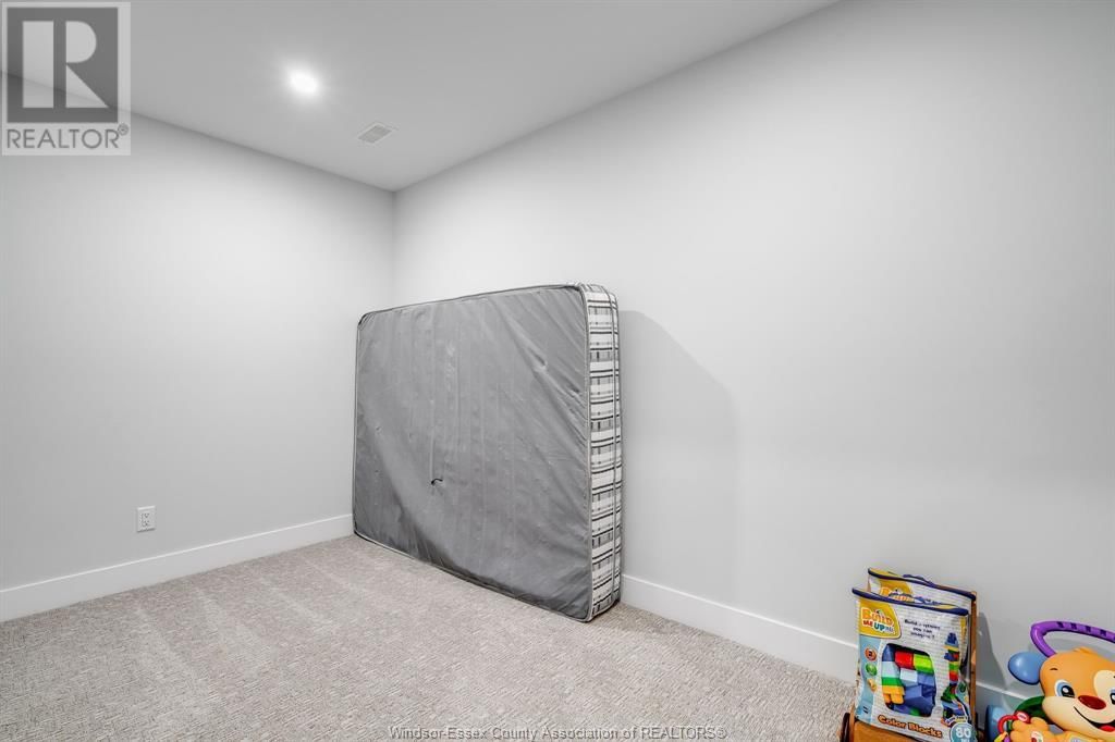 19 SUNNINGDALE Image 35