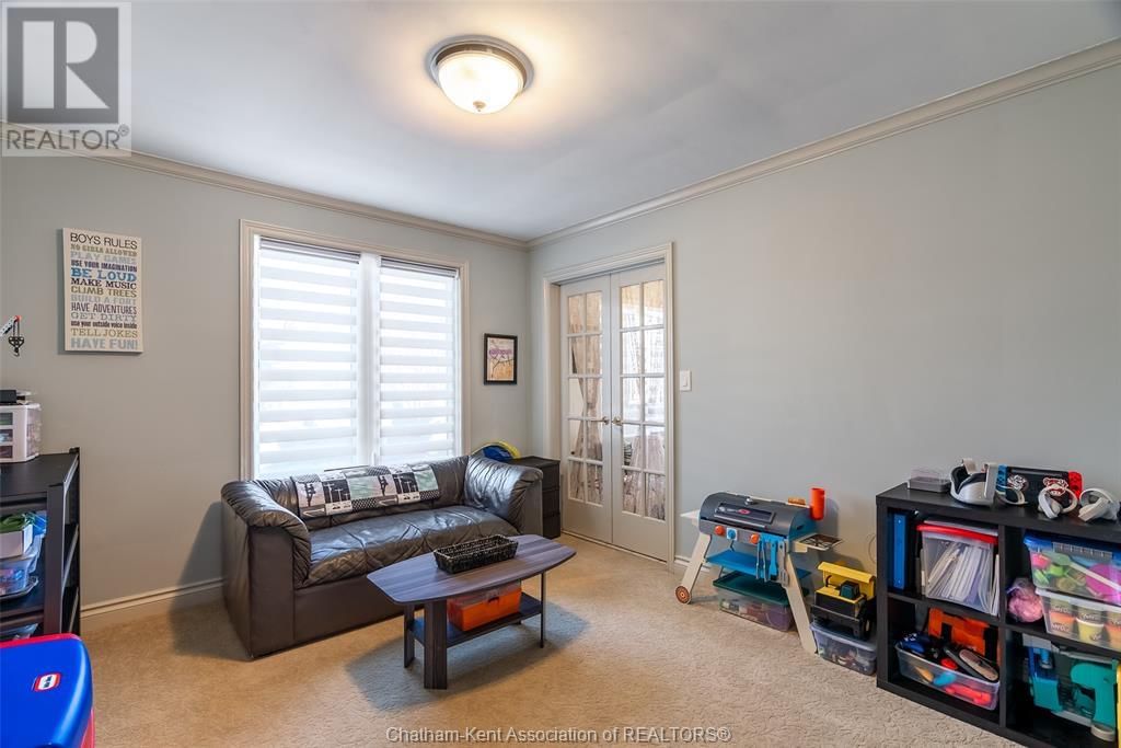 147 CRYSTAL DRIVE Image 18