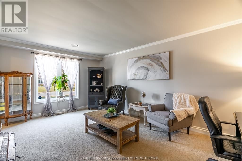 147 CRYSTAL DRIVE Image 21