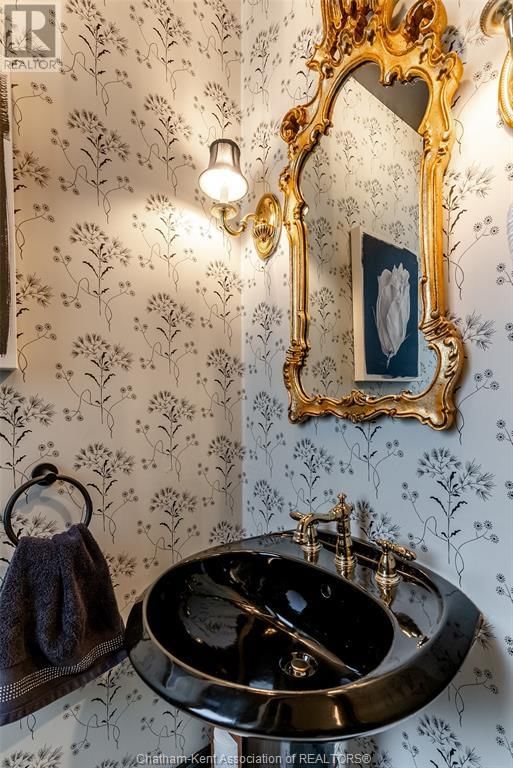 147 CRYSTAL DRIVE Image 22