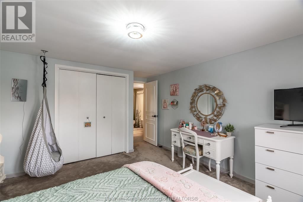 147 CRYSTAL DRIVE Image 28