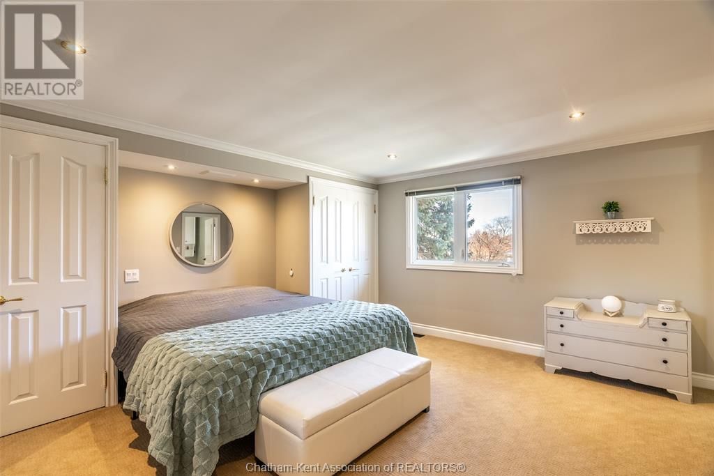 147 CRYSTAL DRIVE Image 33