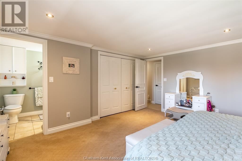 147 CRYSTAL DRIVE Image 35