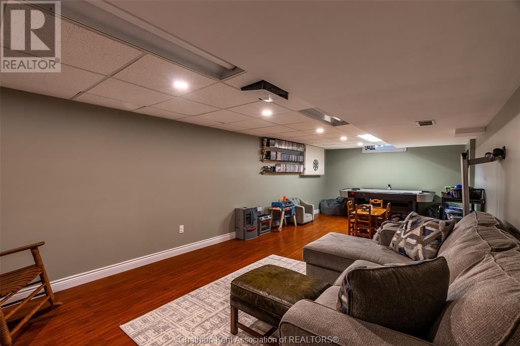 147 CRYSTAL DRIVE Image 40