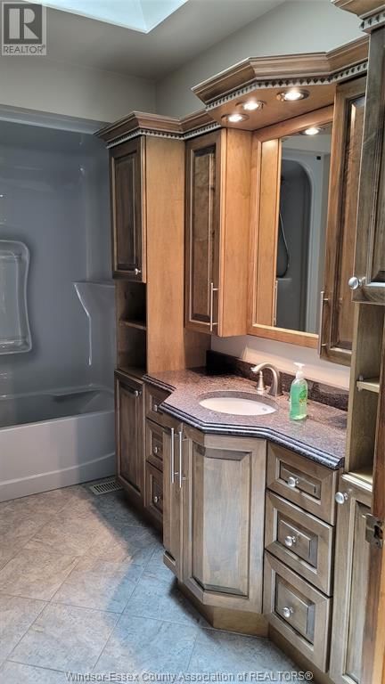 138 HAMPTON Image 8