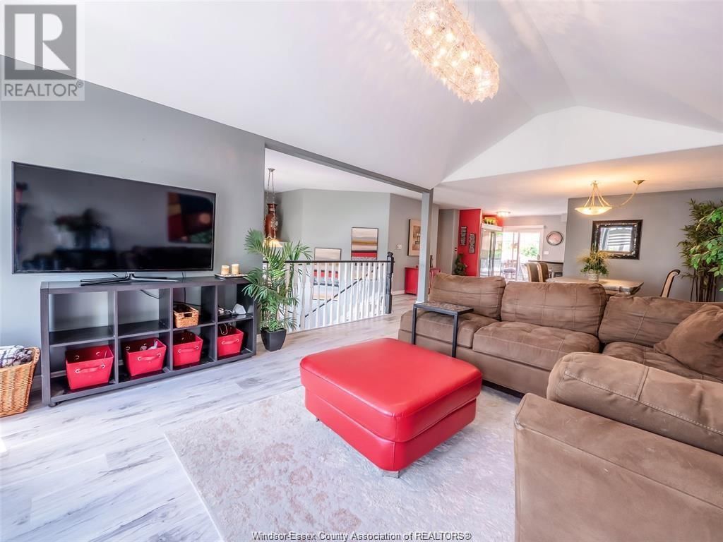 1646 MAPLE AVENUE Image 10