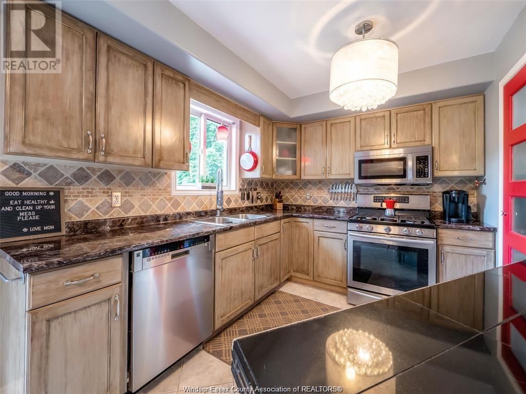1646 MAPLE AVENUE Image 16