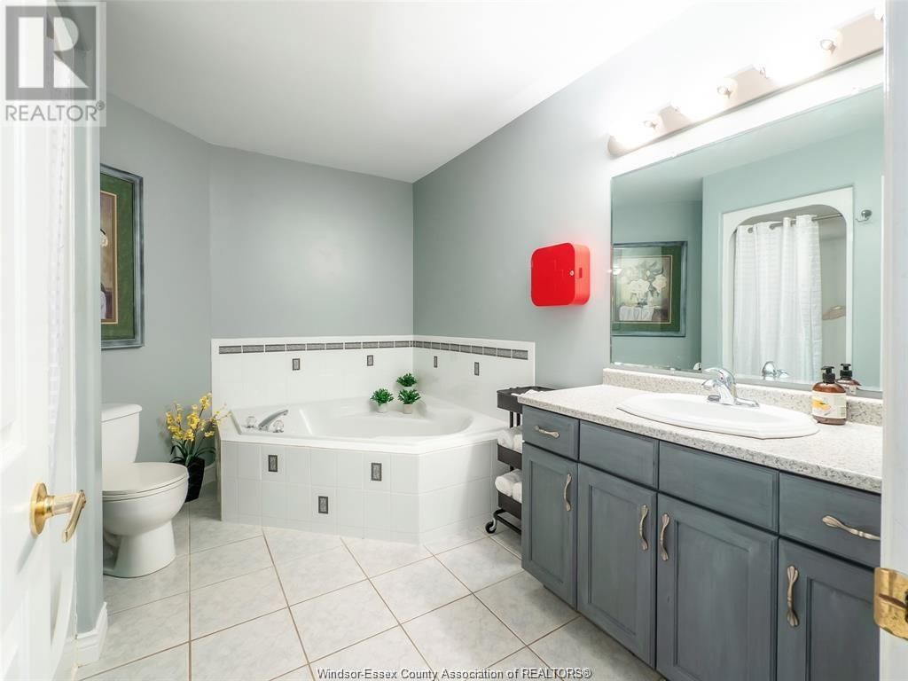 1646 MAPLE AVENUE Image 17