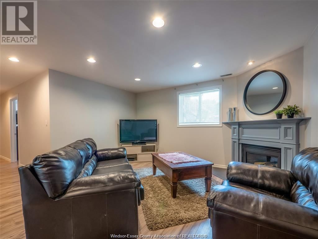 1646 MAPLE AVENUE Image 26