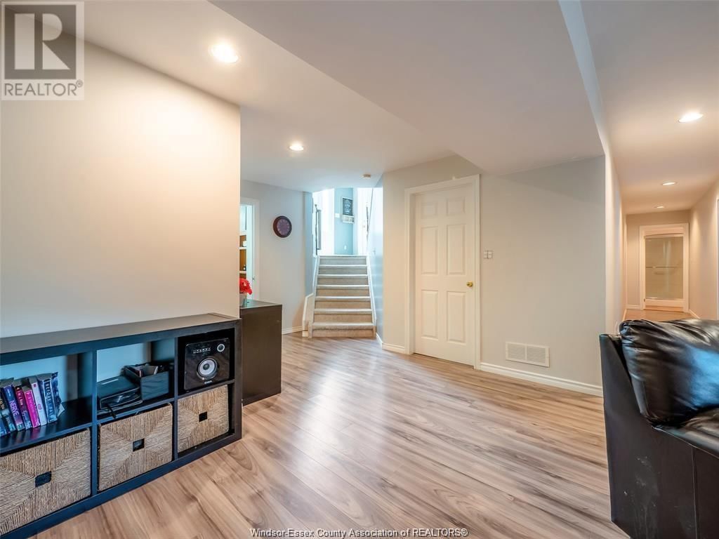 1646 MAPLE AVENUE Image 28