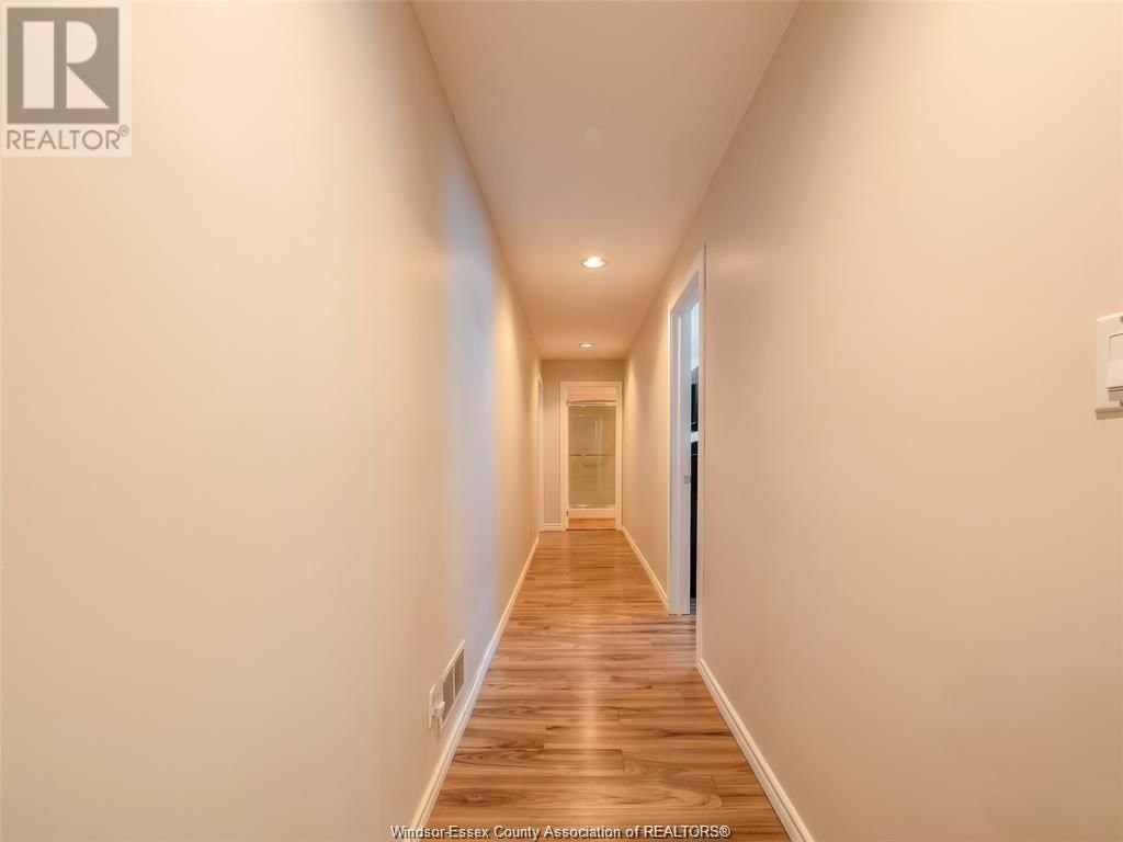 1646 MAPLE AVENUE Image 32