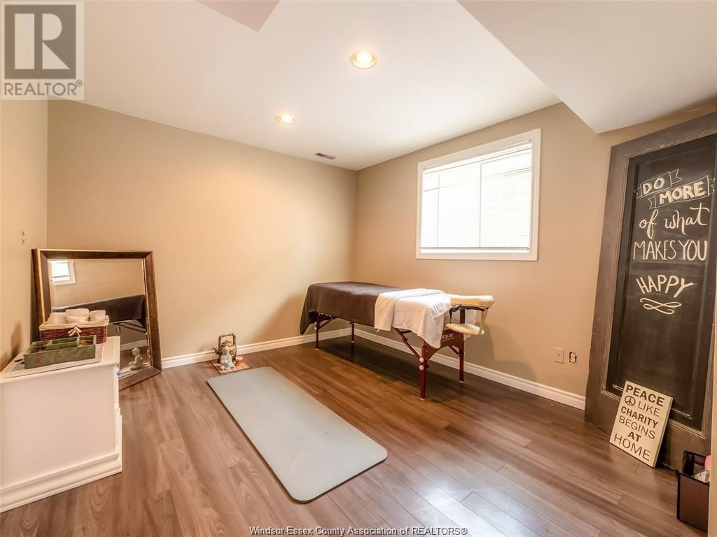1646 MAPLE AVENUE Image 37