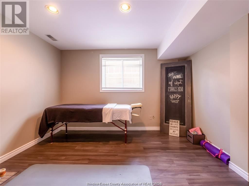 1646 MAPLE AVENUE Image 38