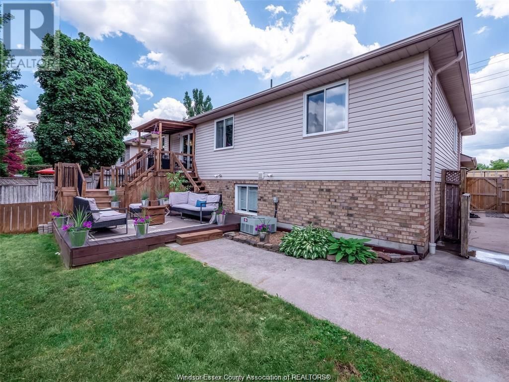 1646 MAPLE AVENUE Image 43