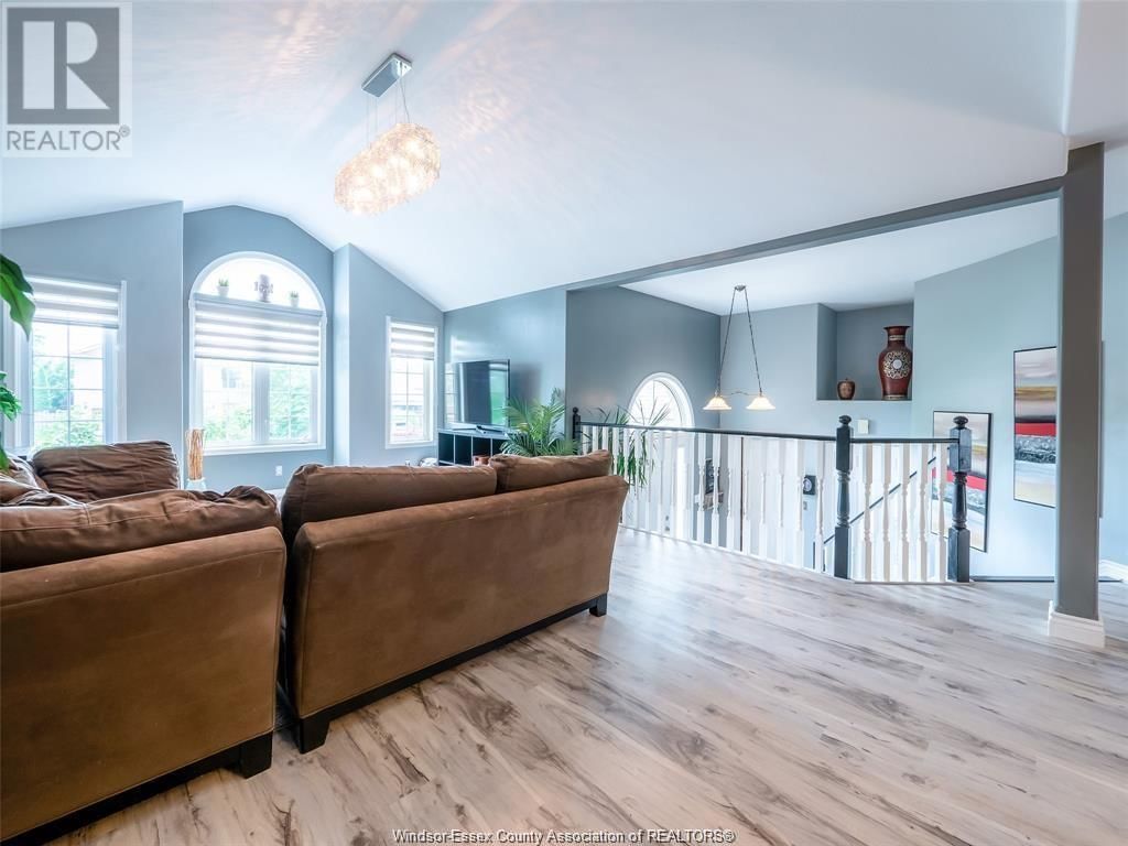1646 MAPLE AVENUE Image 6
