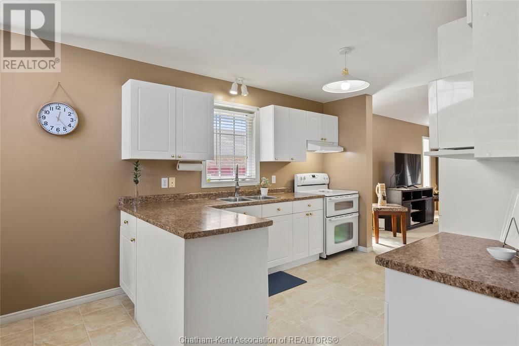 24 - 154 SEMENYN AVENUE Image 12