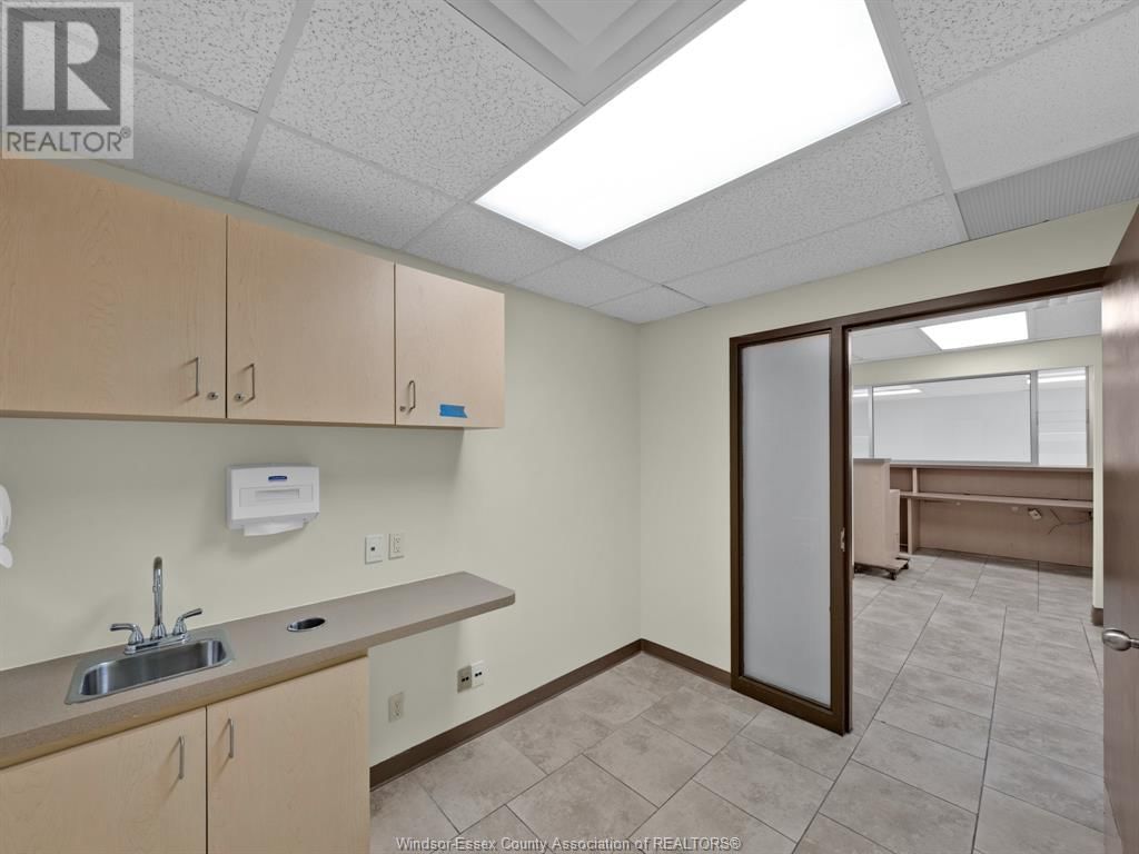 711-719 PELISSIER STREET Image 16