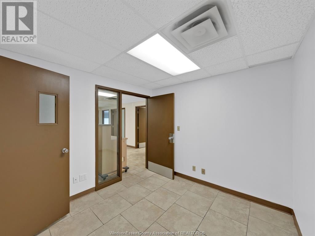 711-719 PELISSIER STREET Image 33