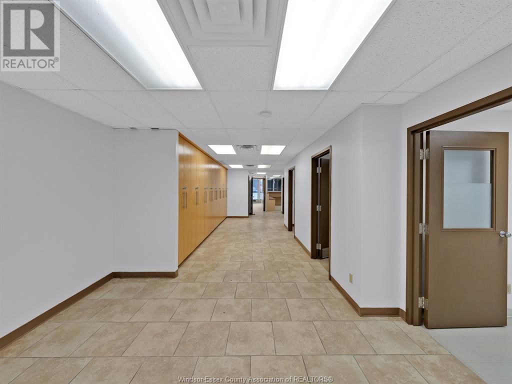 711-719 PELISSIER STREET Image 37