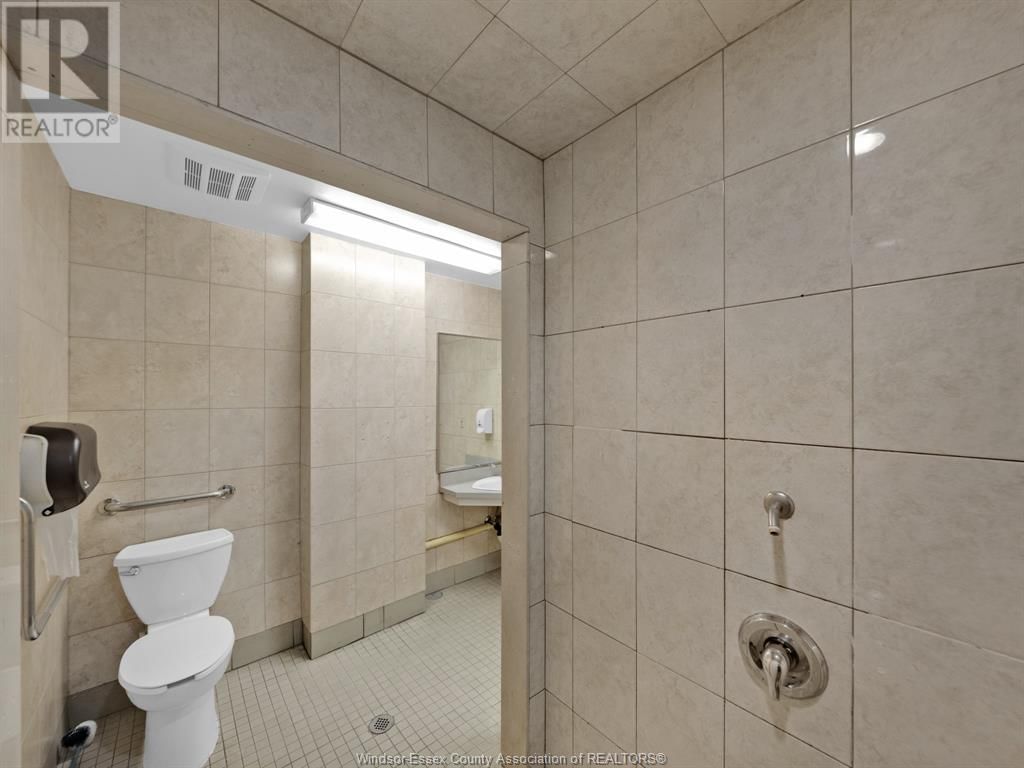 711-719 PELISSIER STREET Image 46