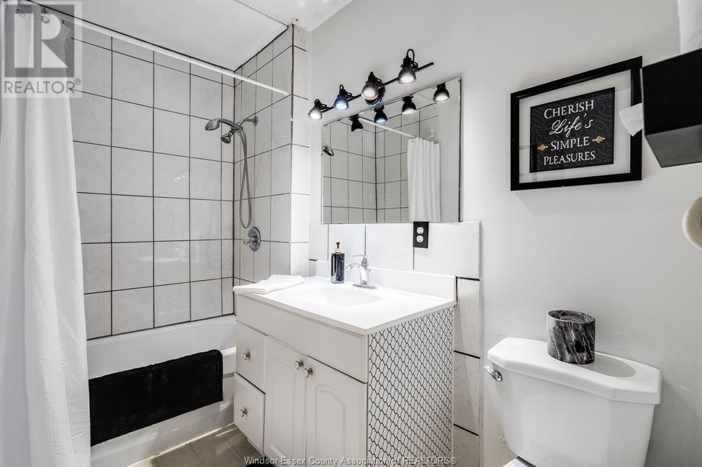2334 ELSMERE AVENUE Image 18