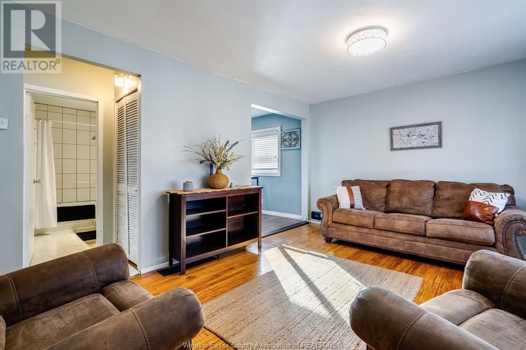 2334 ELSMERE AVENUE Image 2