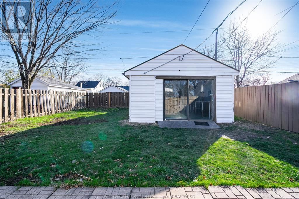 2334 ELSMERE AVENUE Image 24