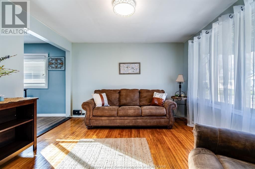 2334 ELSMERE AVENUE Image 3