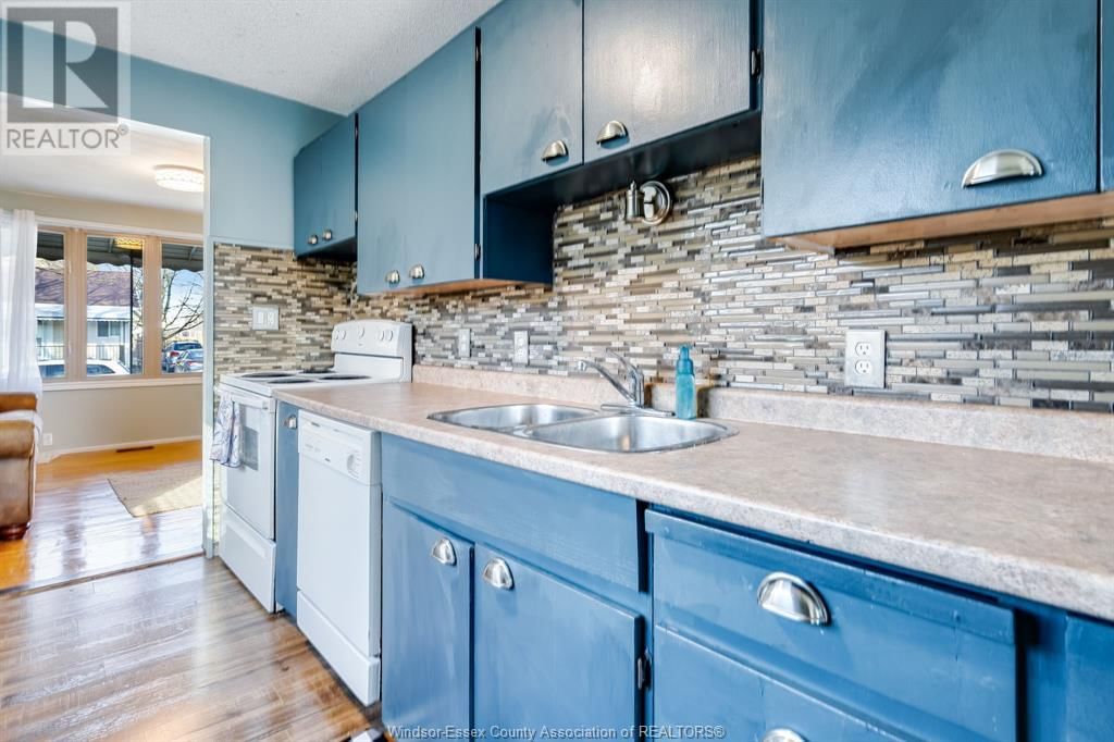 2334 ELSMERE AVENUE Image 8