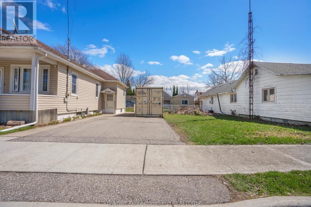 19 THELMA AVENUE Image 10
