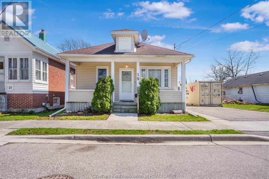 19 THELMA AVENUE Image 8