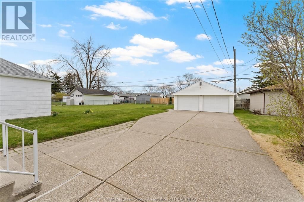 2209 PARENT AVENUE Image 17