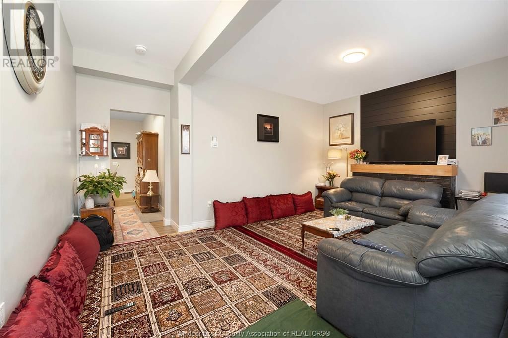 746 DOUGALL AVENUE Image 19