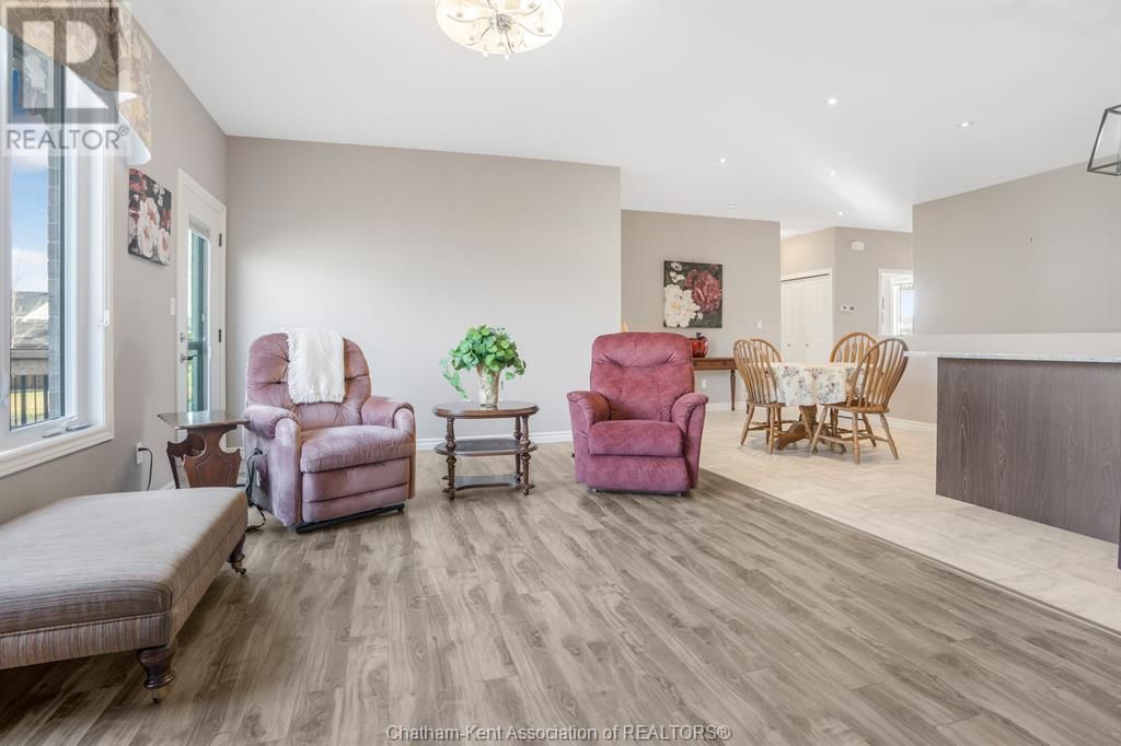 133 COTTAGE PLACE Image 19