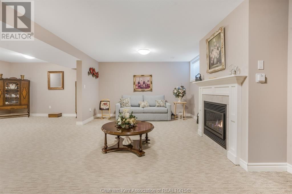 133 COTTAGE PLACE Image 32