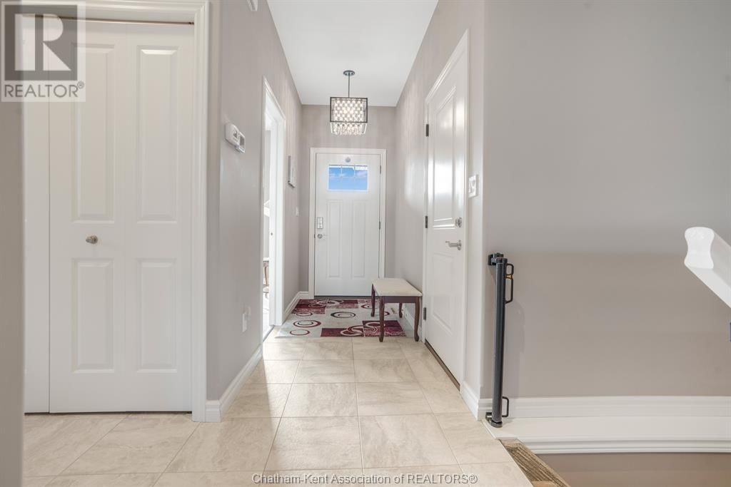 133 COTTAGE PLACE Image 6