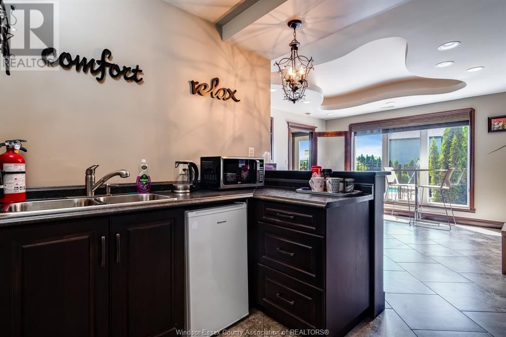 1821 TALBOT ROAD Image 34