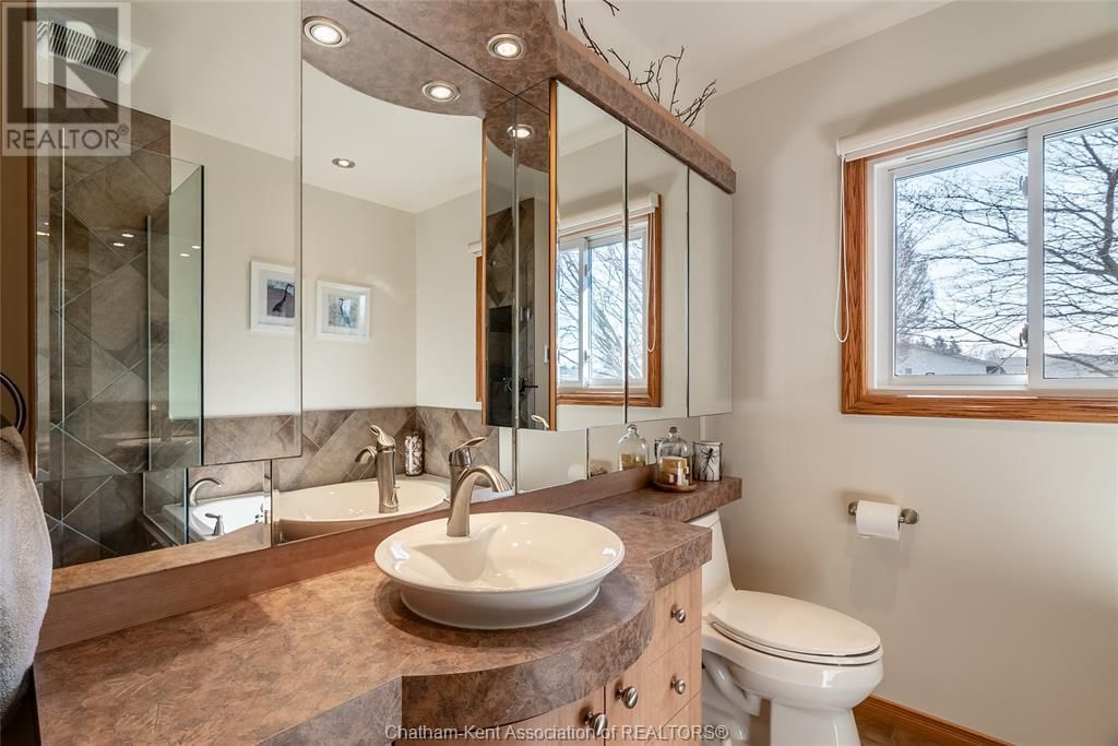 35 MONARCH DRIVE Image 14