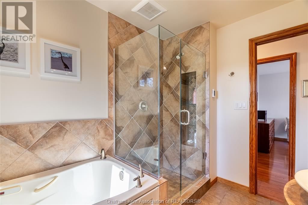 35 MONARCH DRIVE Image 15