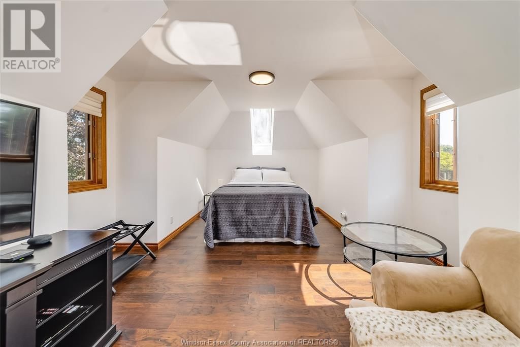 327 MAJESTIC DRIVE Image 13