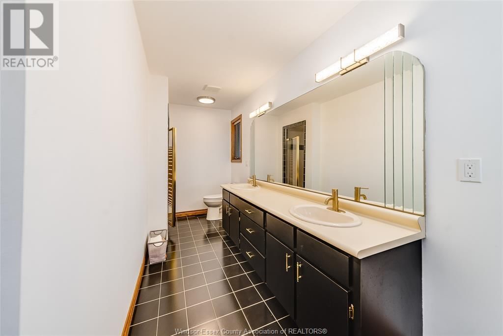 327 MAJESTIC DRIVE Image 14