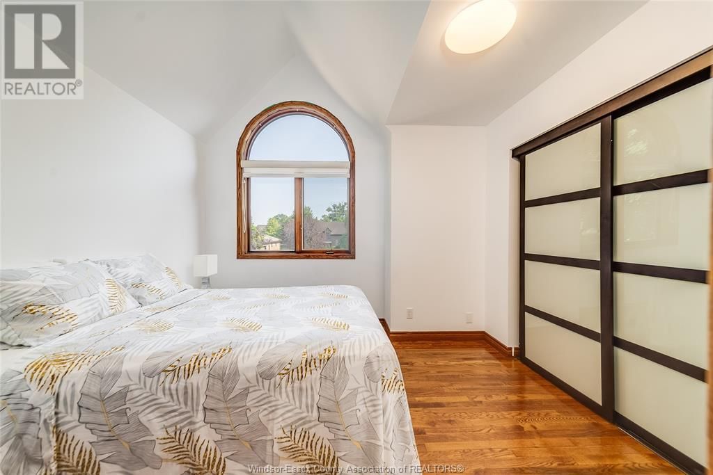327 MAJESTIC DRIVE Image 16