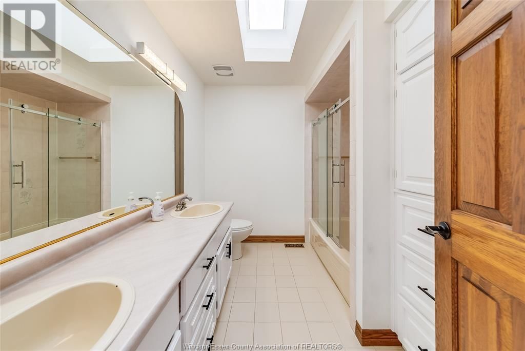 327 MAJESTIC DRIVE Image 19