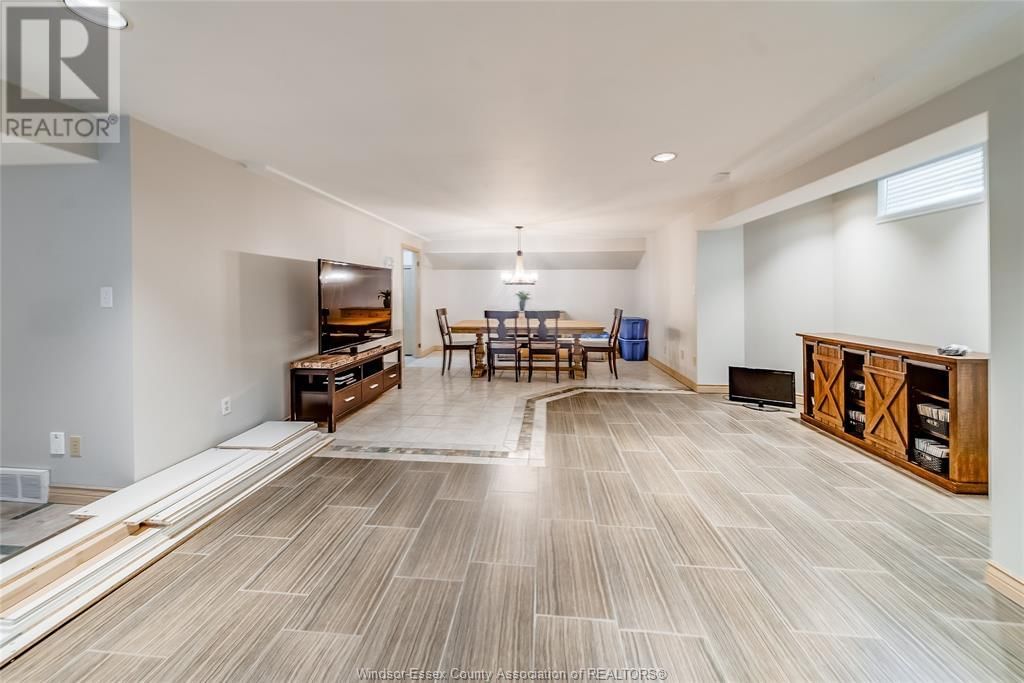 327 MAJESTIC DRIVE Image 20